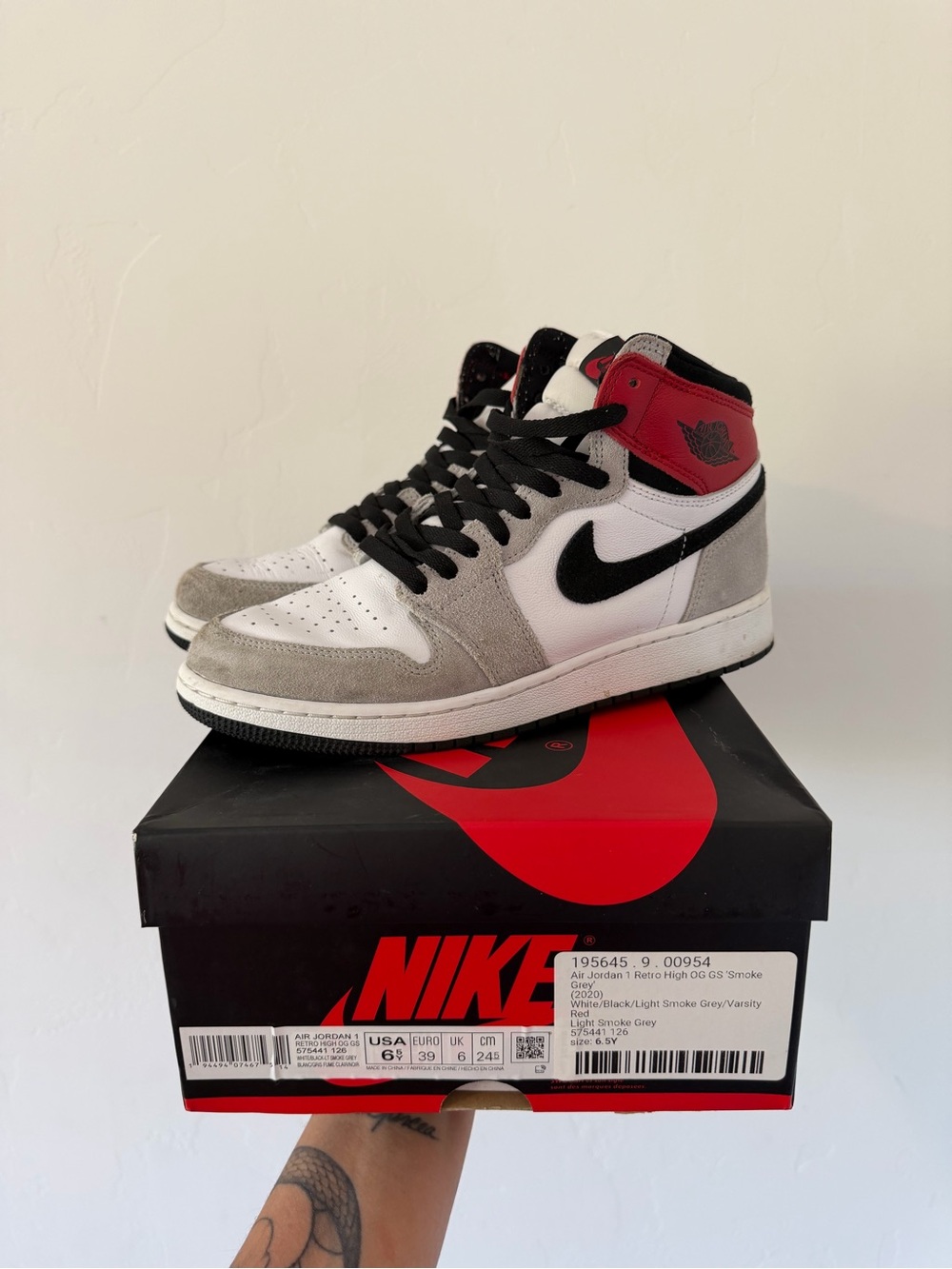 Nike Air Jordan 1 Retro High - White/Gray/Black/Red